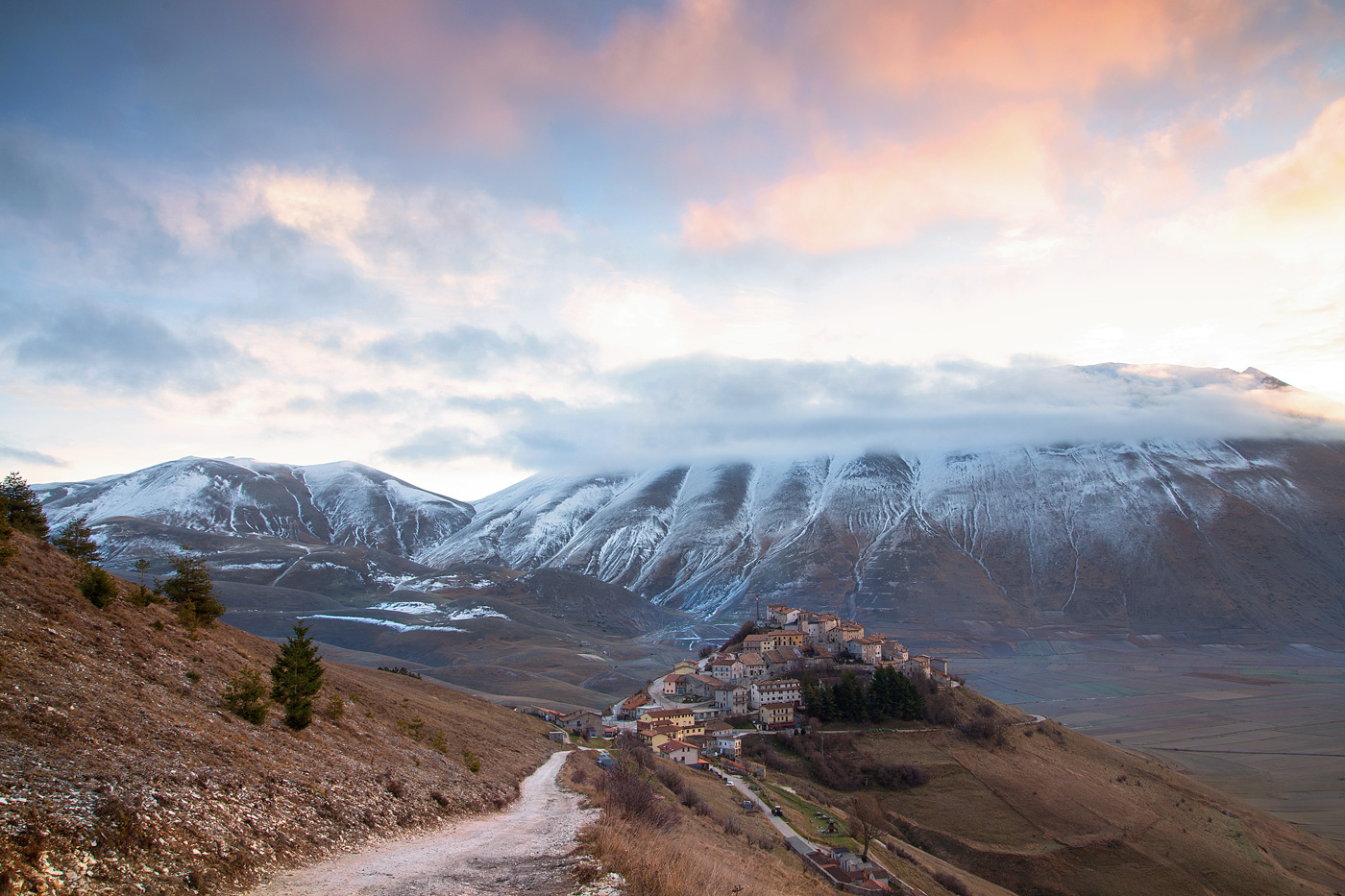 castelluccio....aspettando che sorga il sole....to be continued....