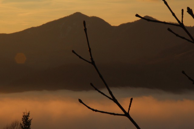 Tramonto sopra le nuvole