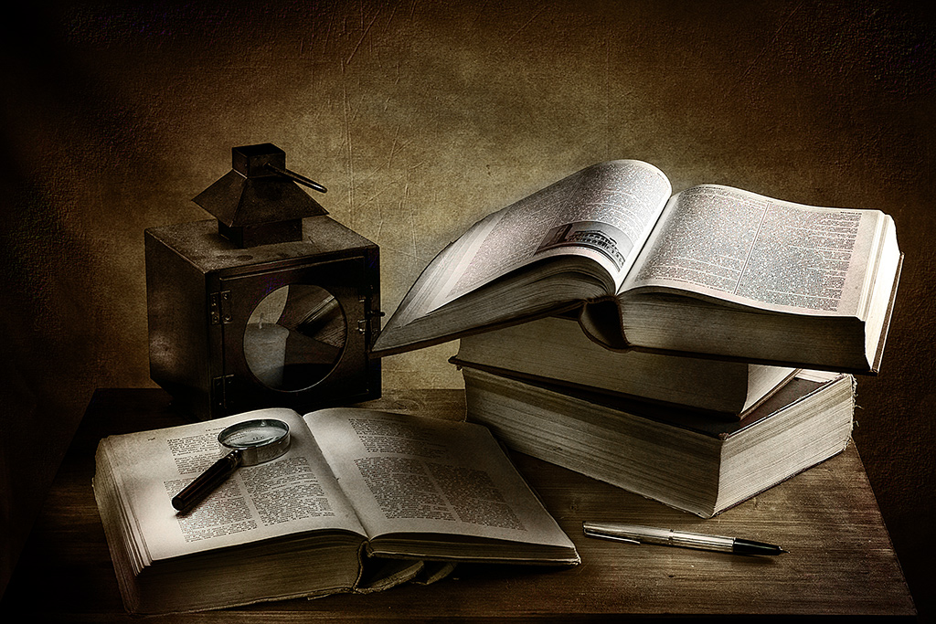 Vecchi libri e lanterna