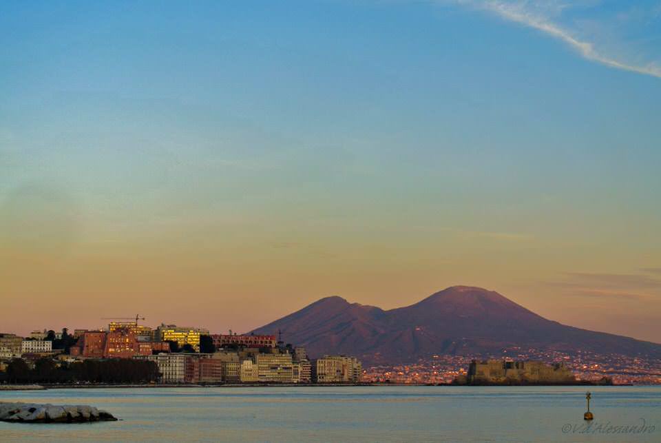 Via Caracciolo ed il Vesuvio,Napoli