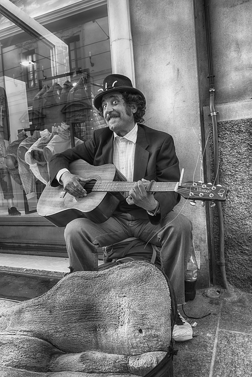 Signore � stata una svista abbi un occhio di riguardo per il tuo chitarrista