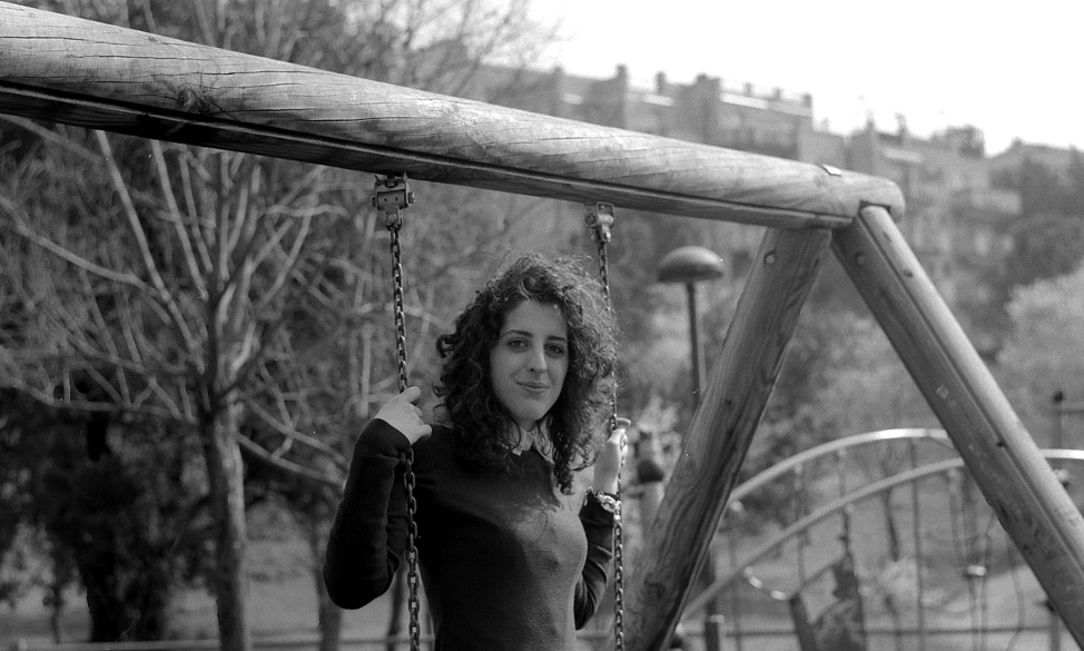 "Mi seduce il volo. Ad occhi chiusi sull'altalena ed i tuffi dell'aria nel petto."