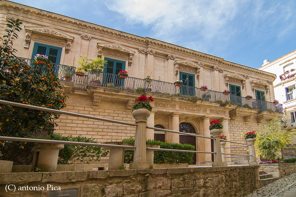 per i vicoli di Modica