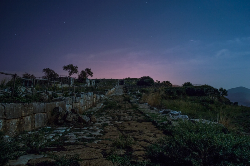 Rovine sotto la luna