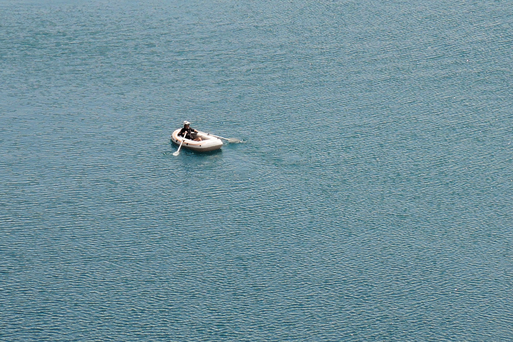 Travolto da un insolito destino nel calmo mare di aprile
