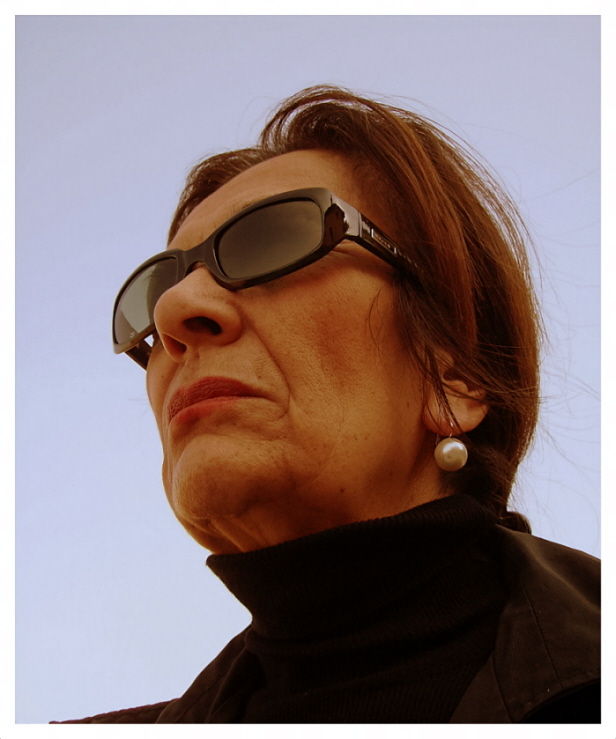 ritratto.di.signora.curiosa.imbronciata