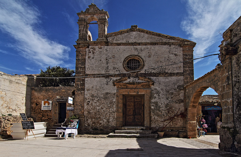 marzamemi Piazza Regina margherita (antica chiesa)