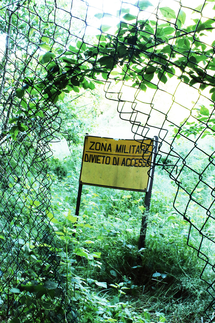 Viene prima il buco o il cartello?