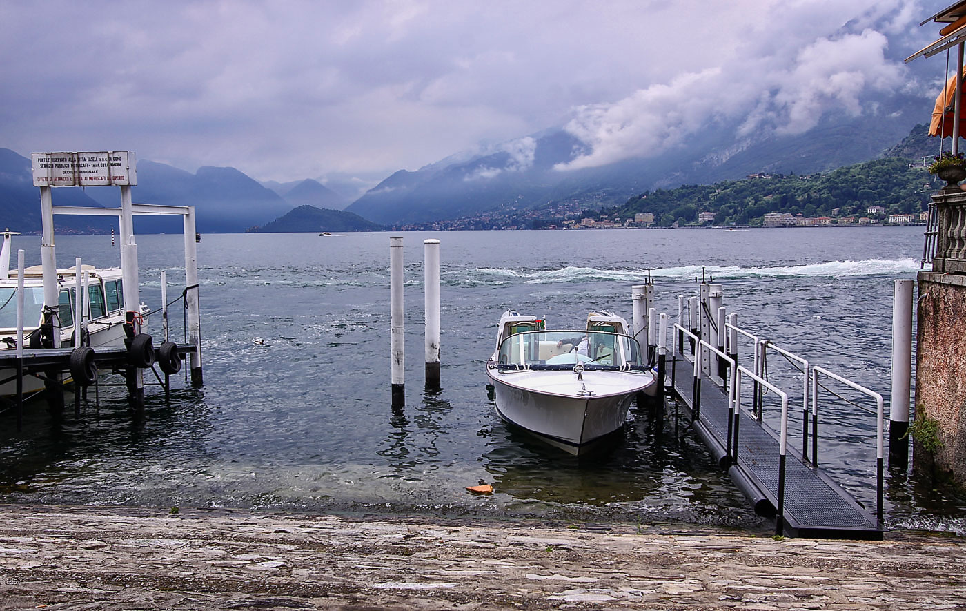 Barca di Como