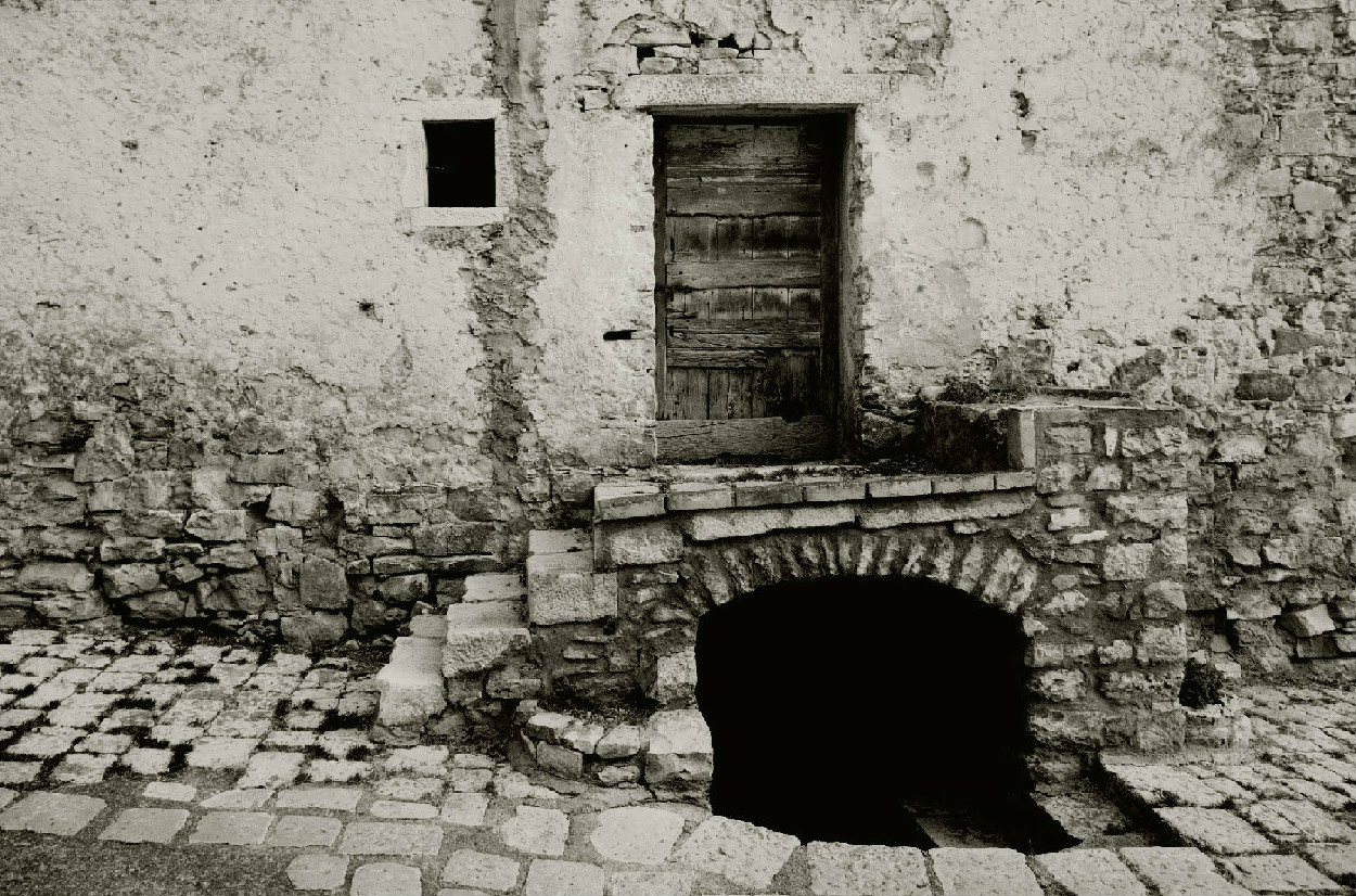 Antica casa in rovina