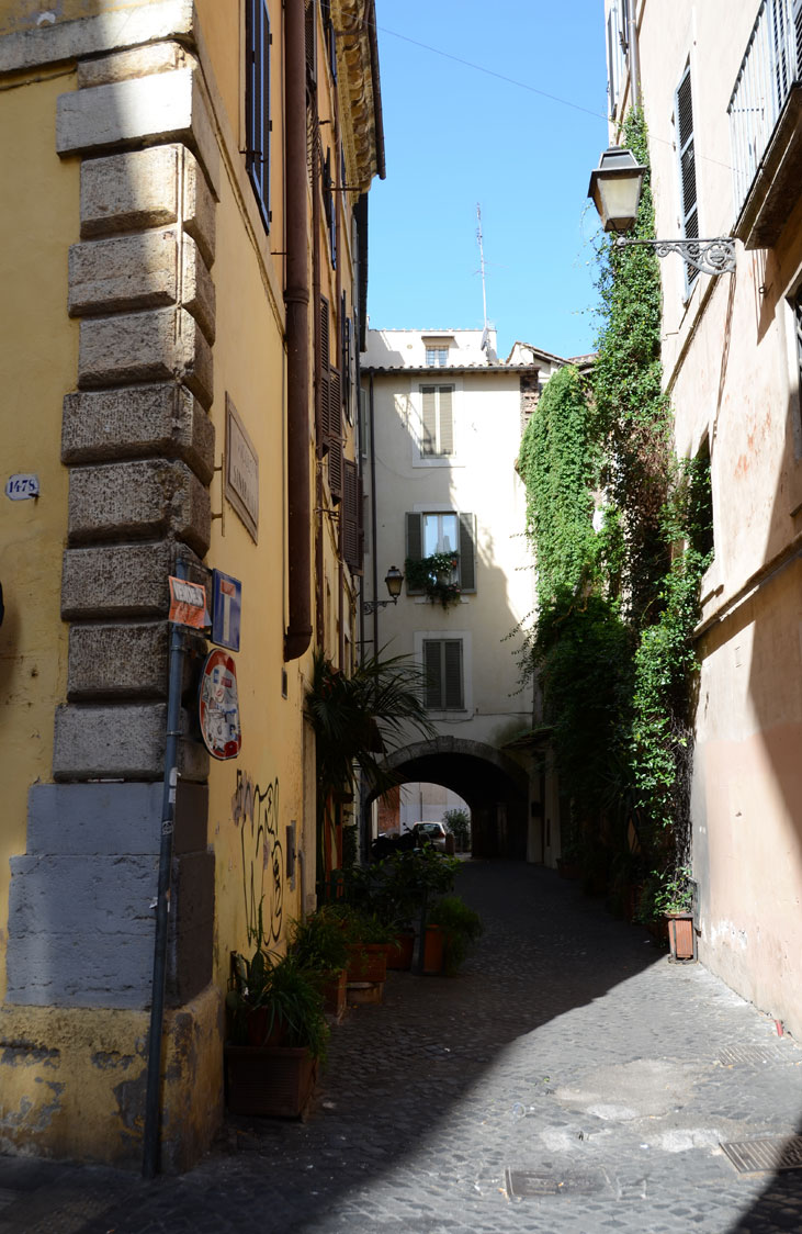 Roma, vicolo del centro storico