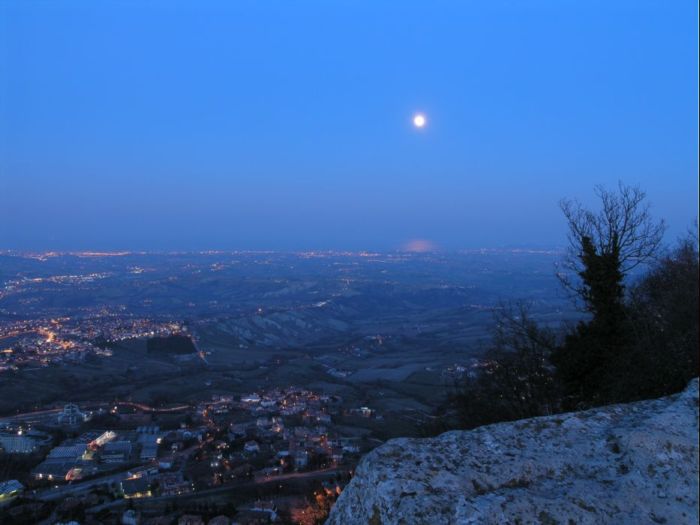 Guardando Il Tramonto