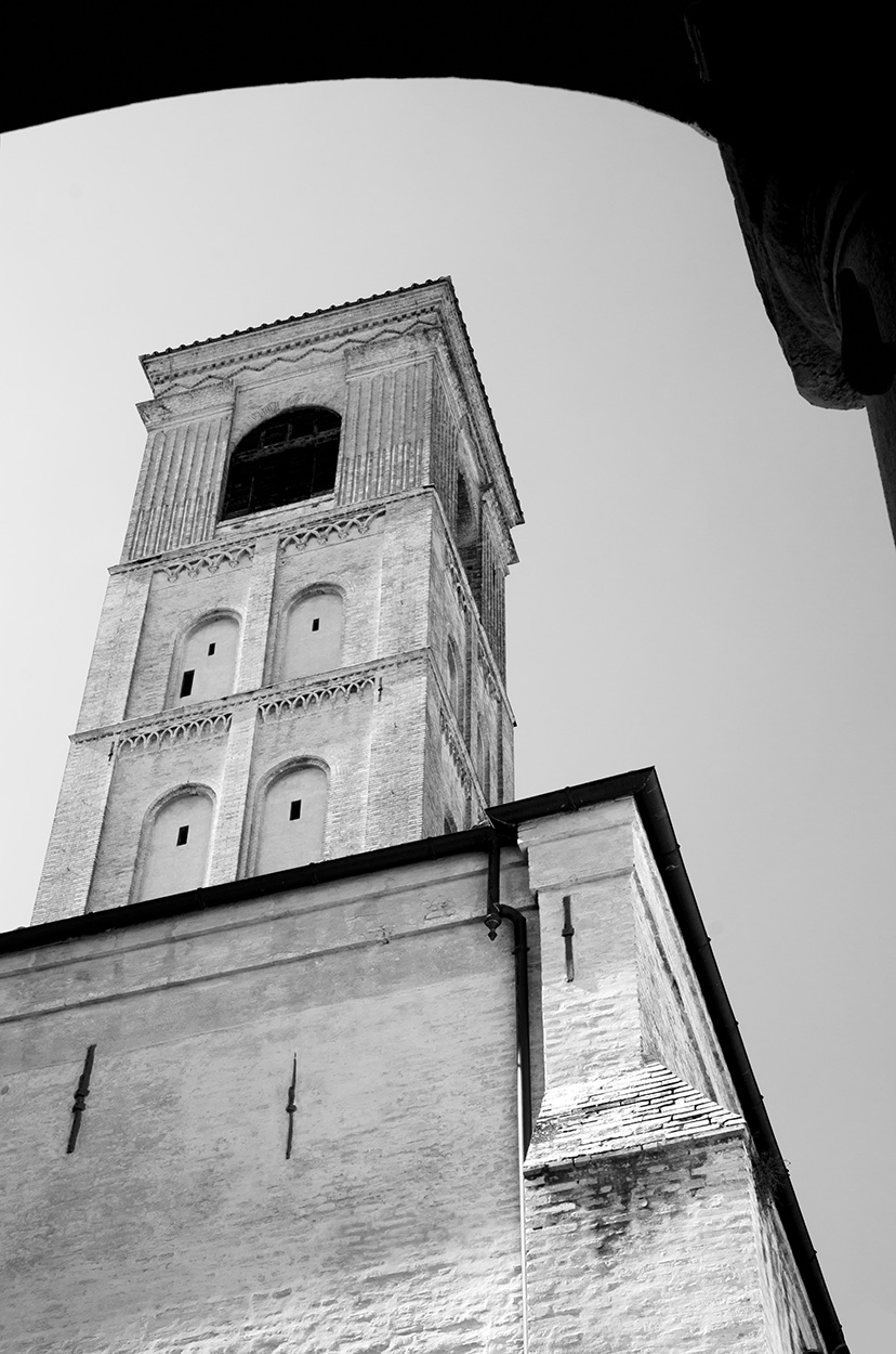 Bologna - Campanile visto dal chiostro di Santa Cecilia