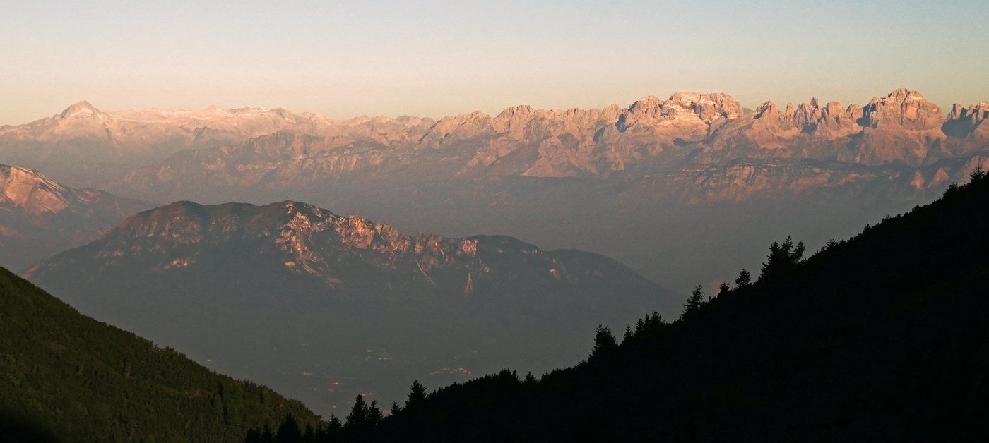 Prime luci sull'Adamello-Brenta