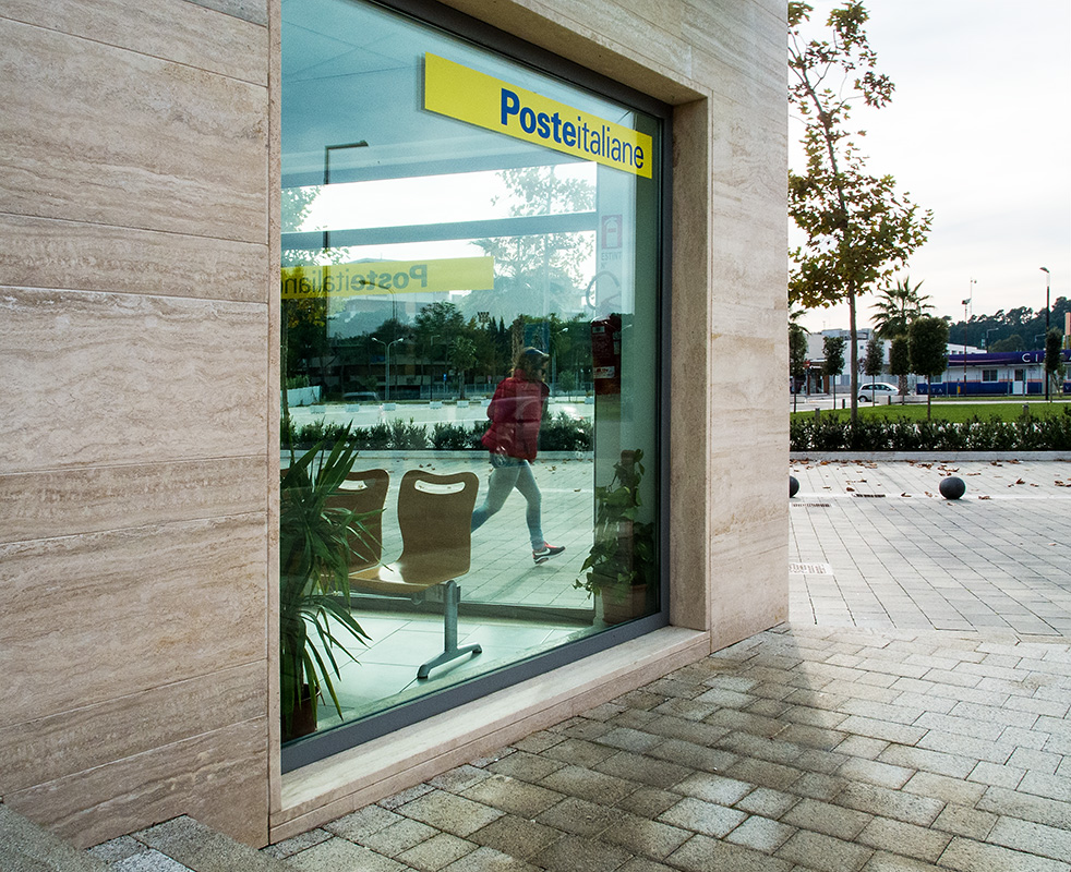 Corra signora, ci sono i vigili.