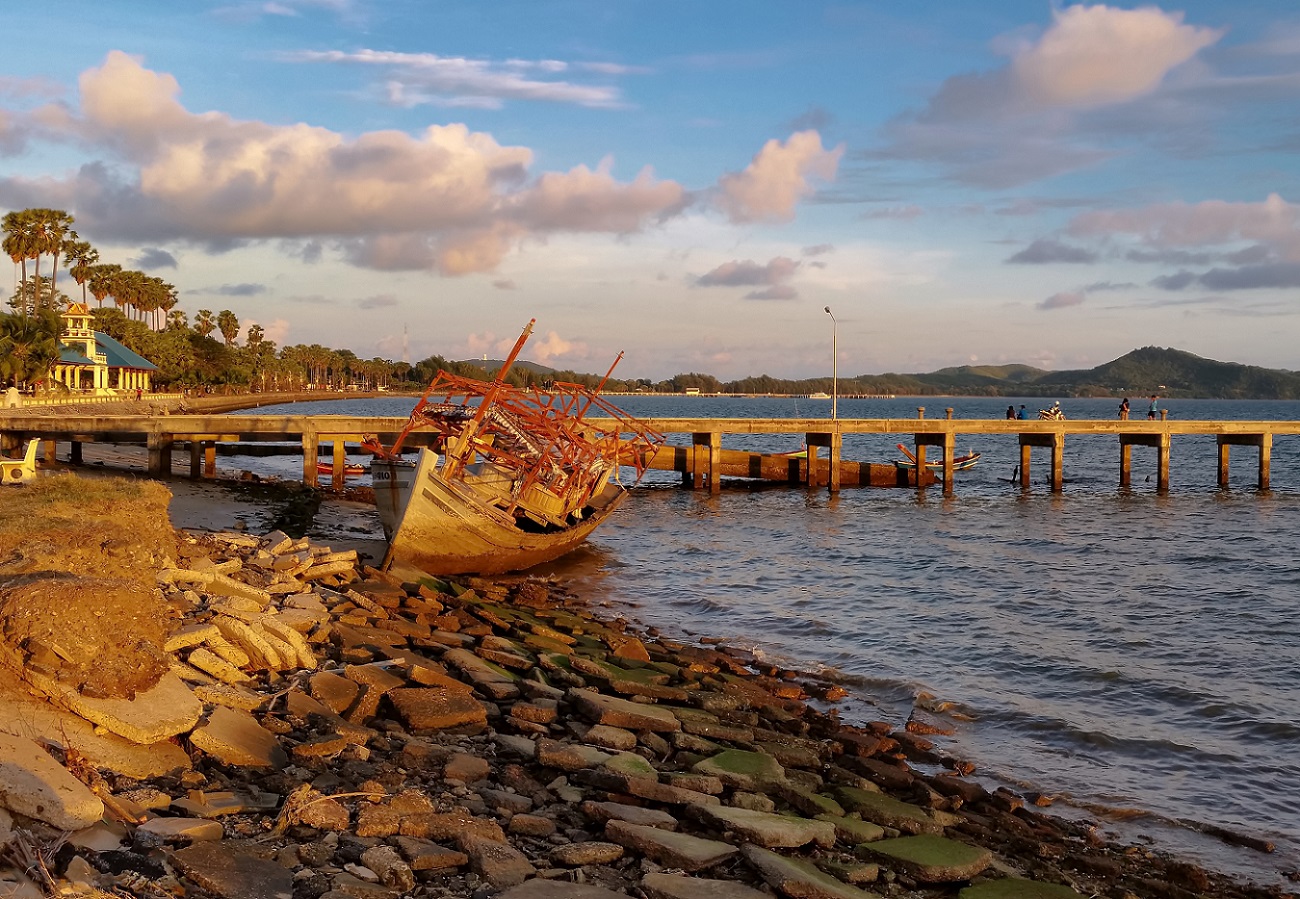 Abbandonata al tramonto