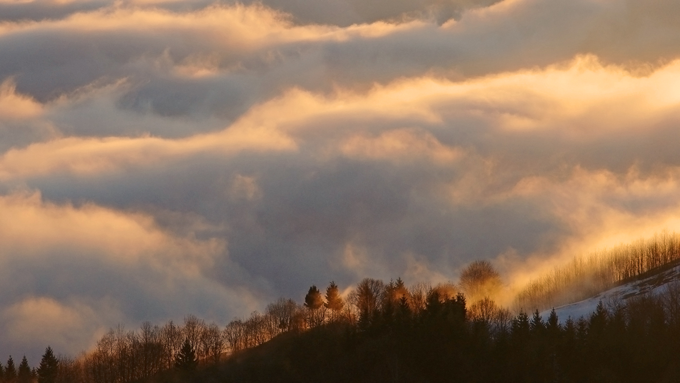 Alba sopra le nuvole