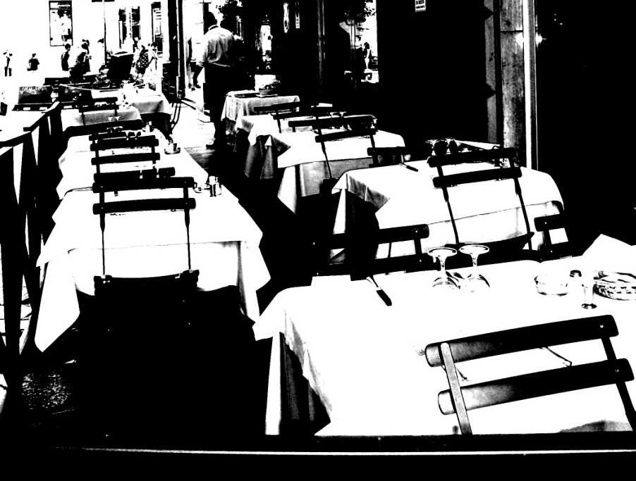 .adoro le  tovaglie bianche.