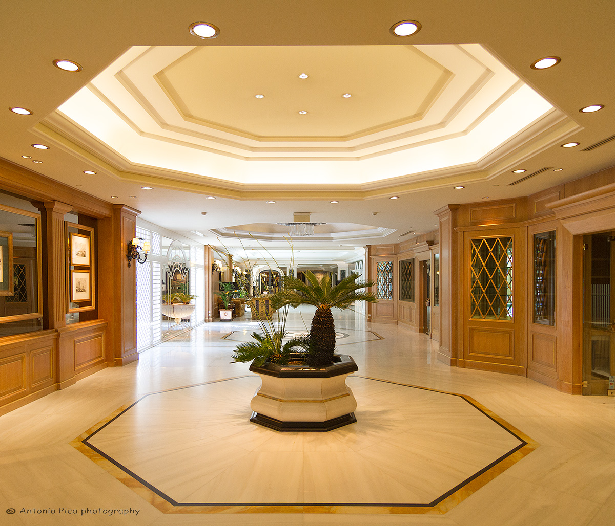 grecia 2015....Atene  architettura d'interni.