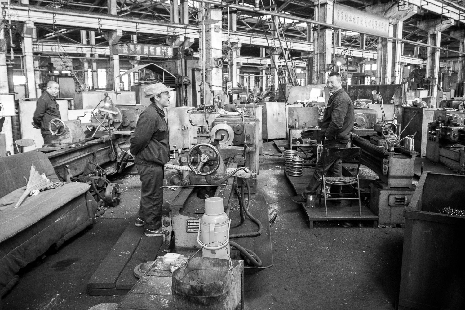 Tornitori sul posto di lavoro in Cina