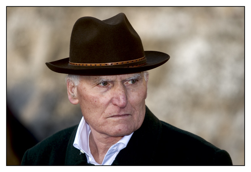 Uno Sguardo Sotto Il cappello