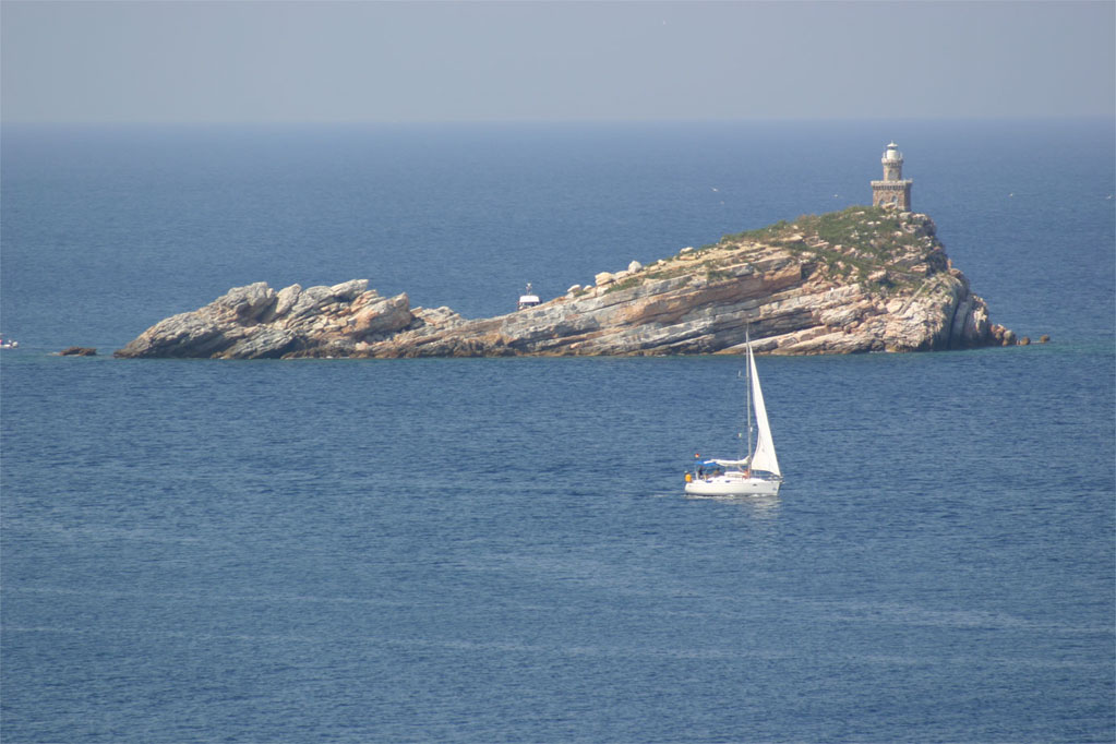 isolotto di fronte all'Elba