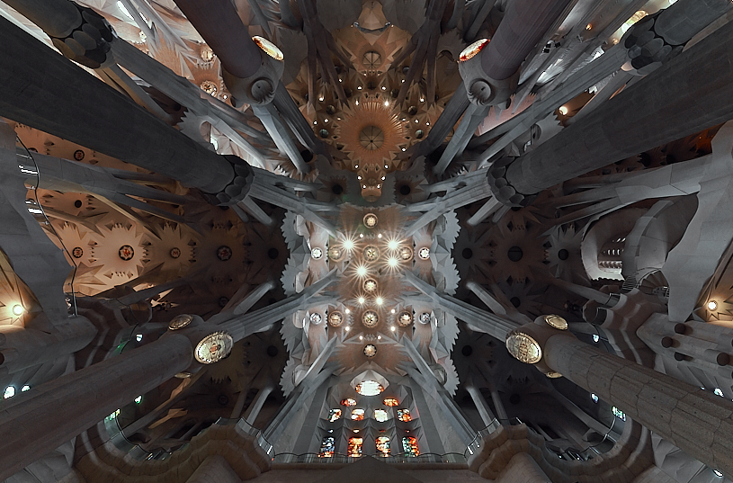 Sagrada Familia interno da sootto