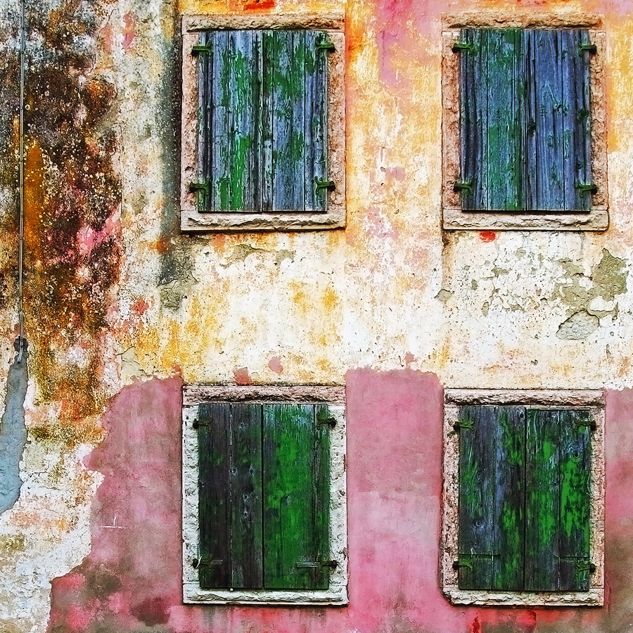 Vecchio edificio abbandonato