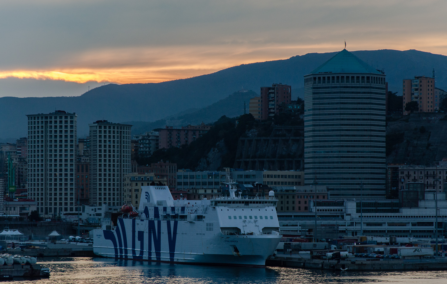 Tramonto dal traghetto 1