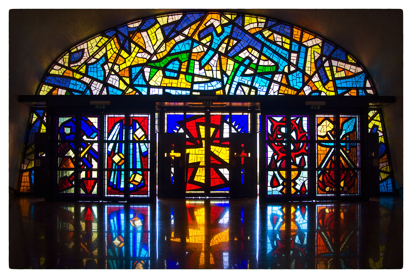 San Vittorino, vetrata