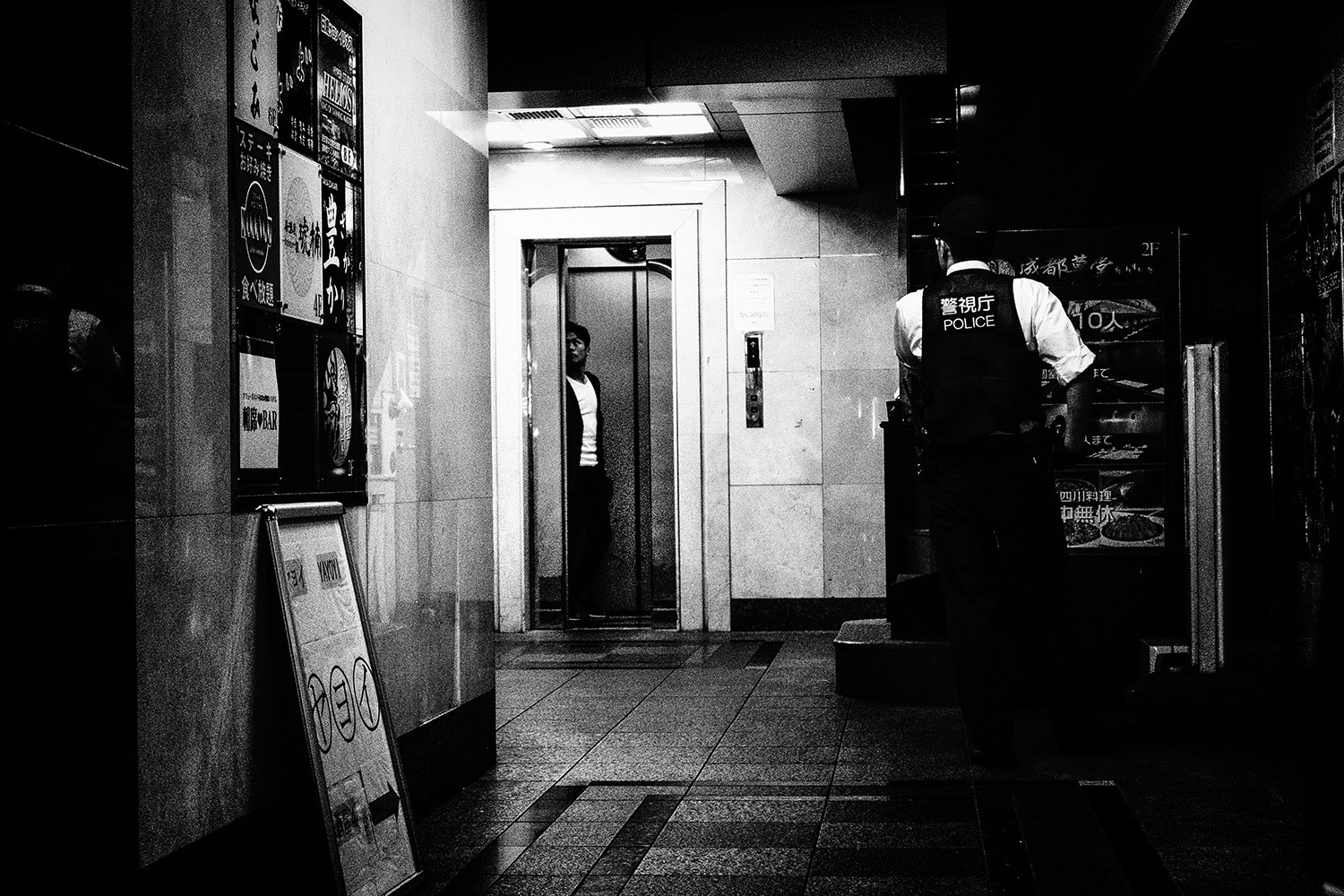 Polizia in Azione a Shinjuko