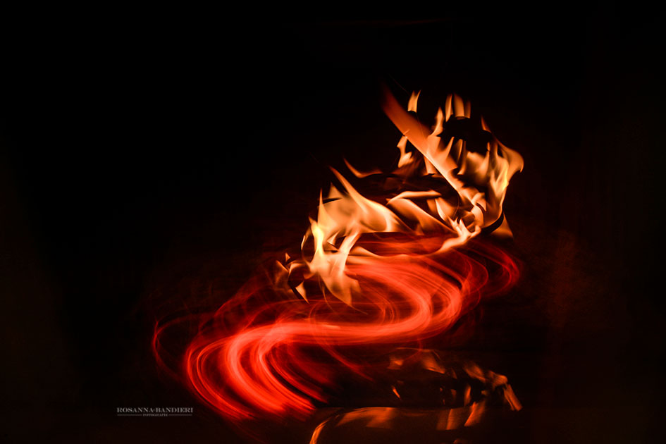 " non giocare con il fuoco!" ....  Ah no ? :)