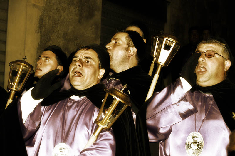 Fedeli in processione