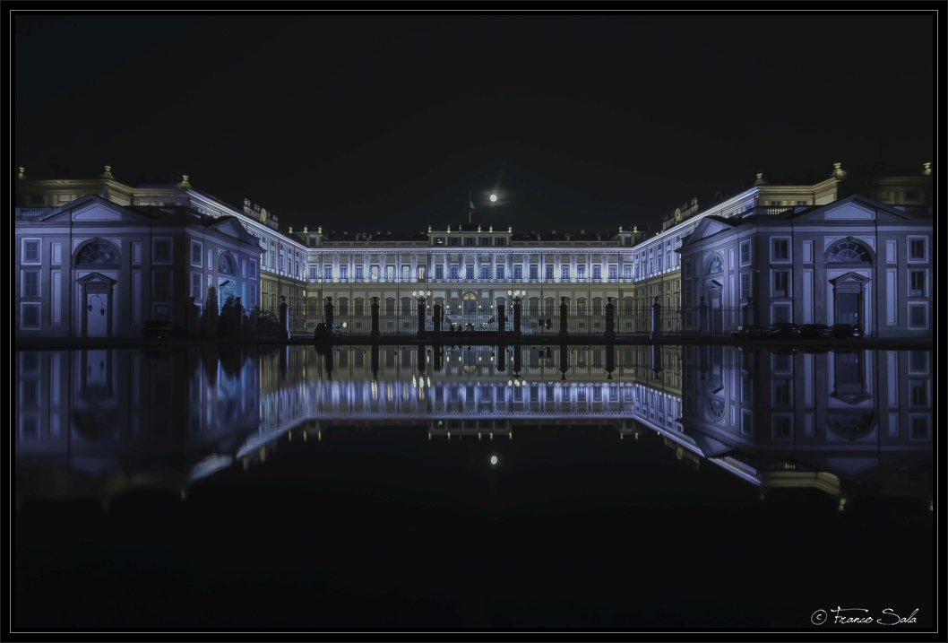 Reggia  e luna grande