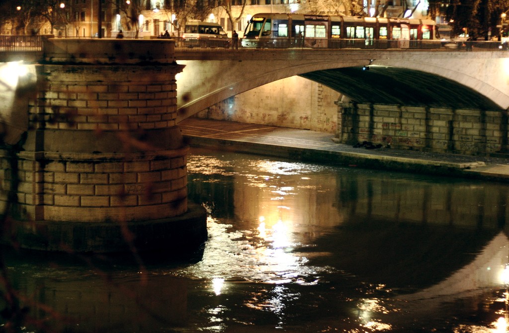 sopra e sotto il ponte tutto scorre...