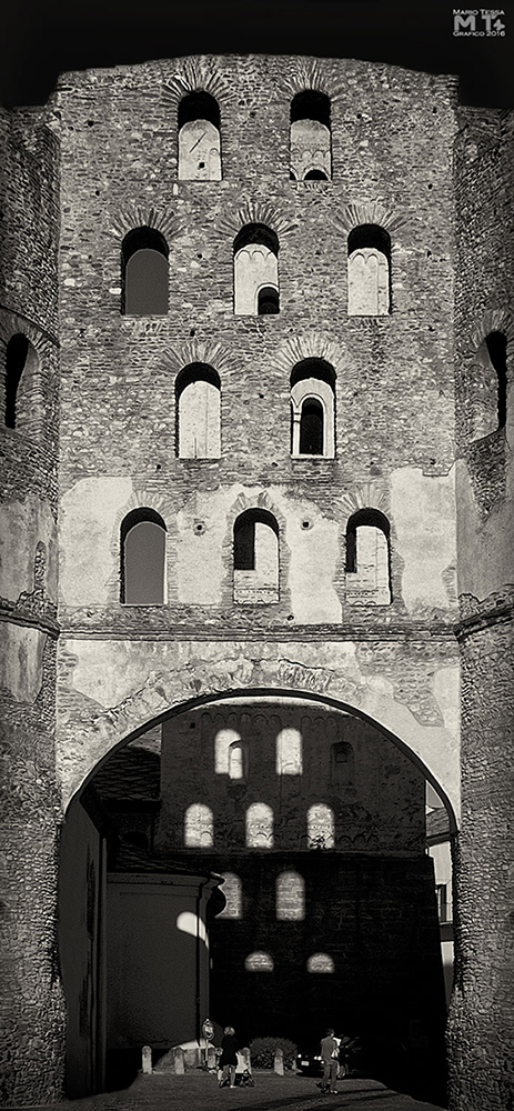 Susa. Particolare romano sovrapposto al medievale