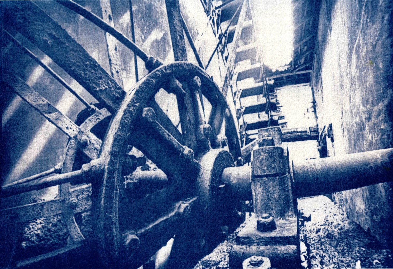 Mulino  ̷B̷i̷a̷n̷c̷o̷  Blu ;/) pinhole & cyano