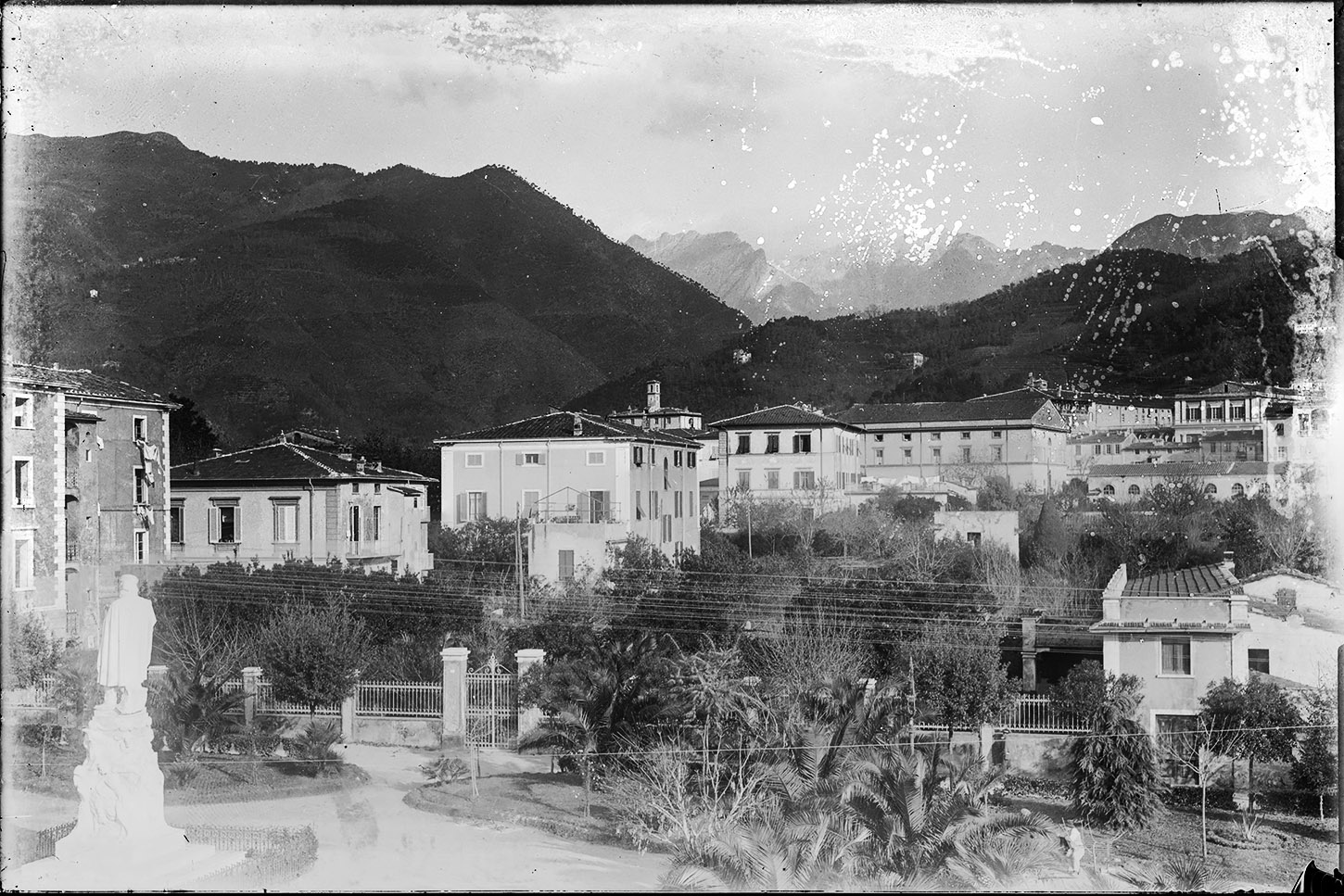 C'� chi riconosce il luogo?