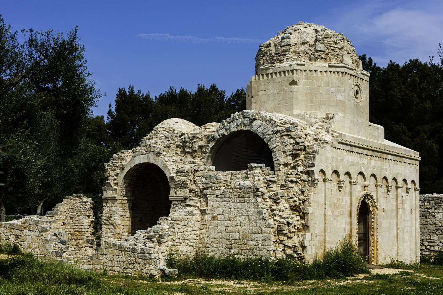 La chiesa di San Felice, nell'antico borgo di Balsignano, Modugno (BA)