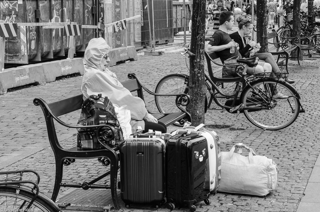 La Donna con le Valigie