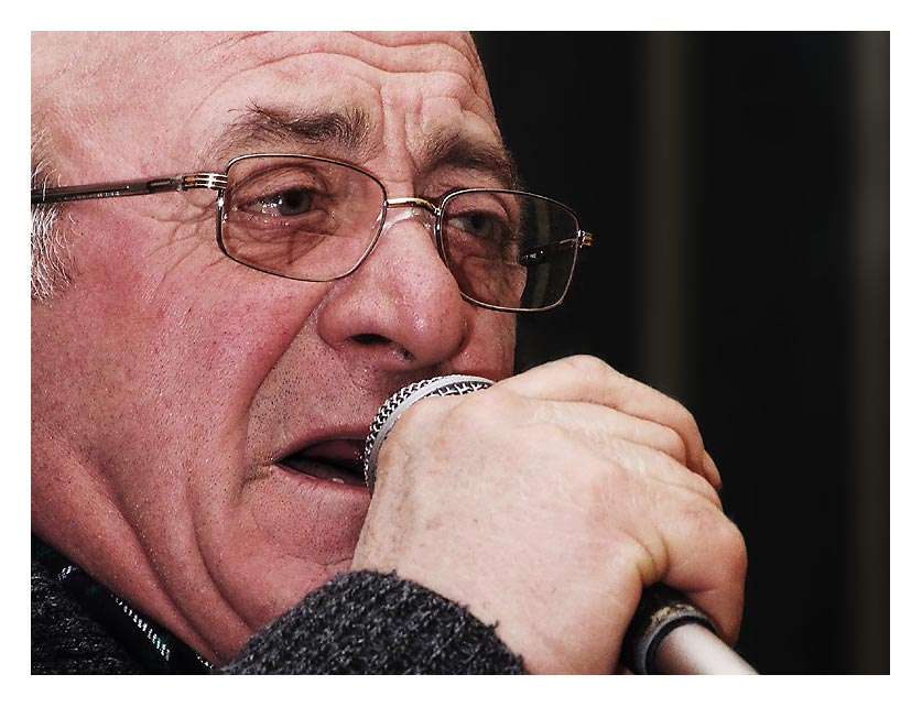 e' 'ntussecosa assaje 'sta serenata