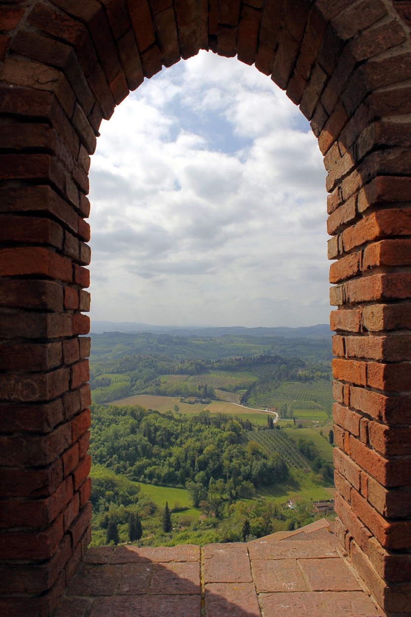 finestra sulle colline toscane