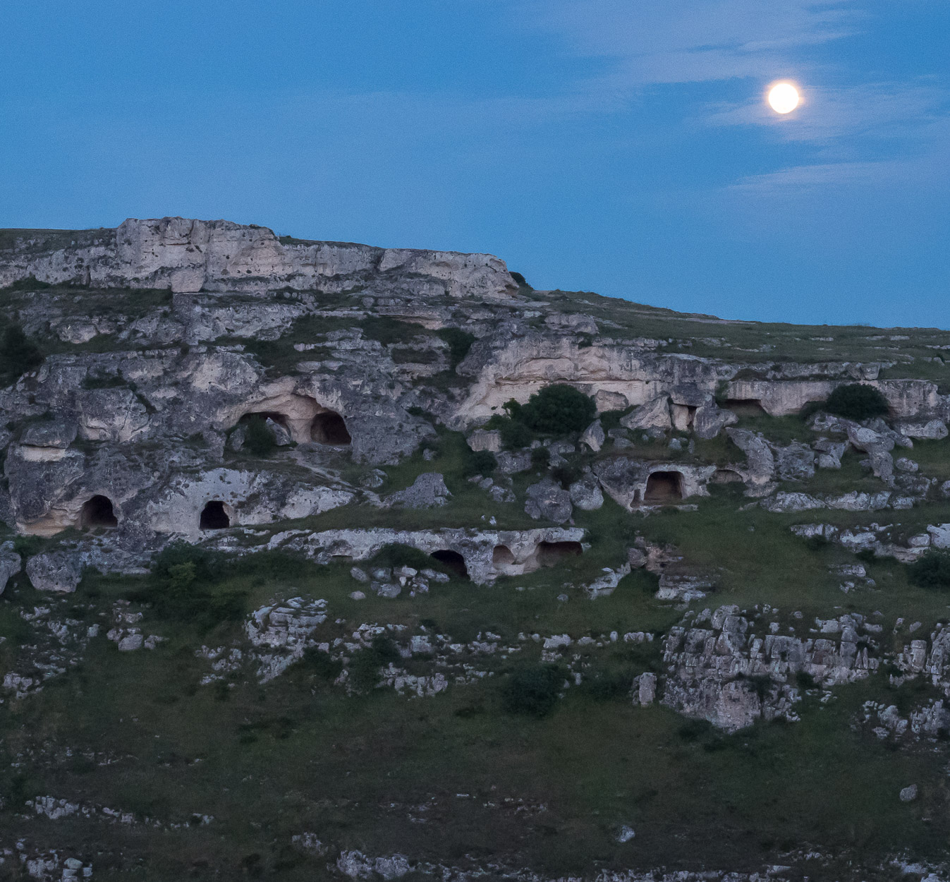 spunta la luna dal monte
