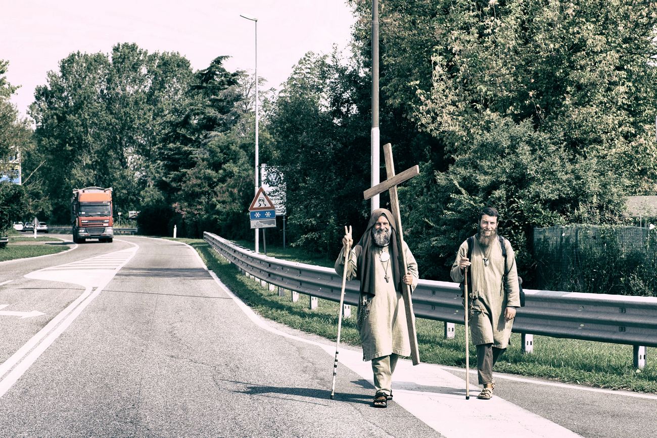 Ognuno porta la sua croce...