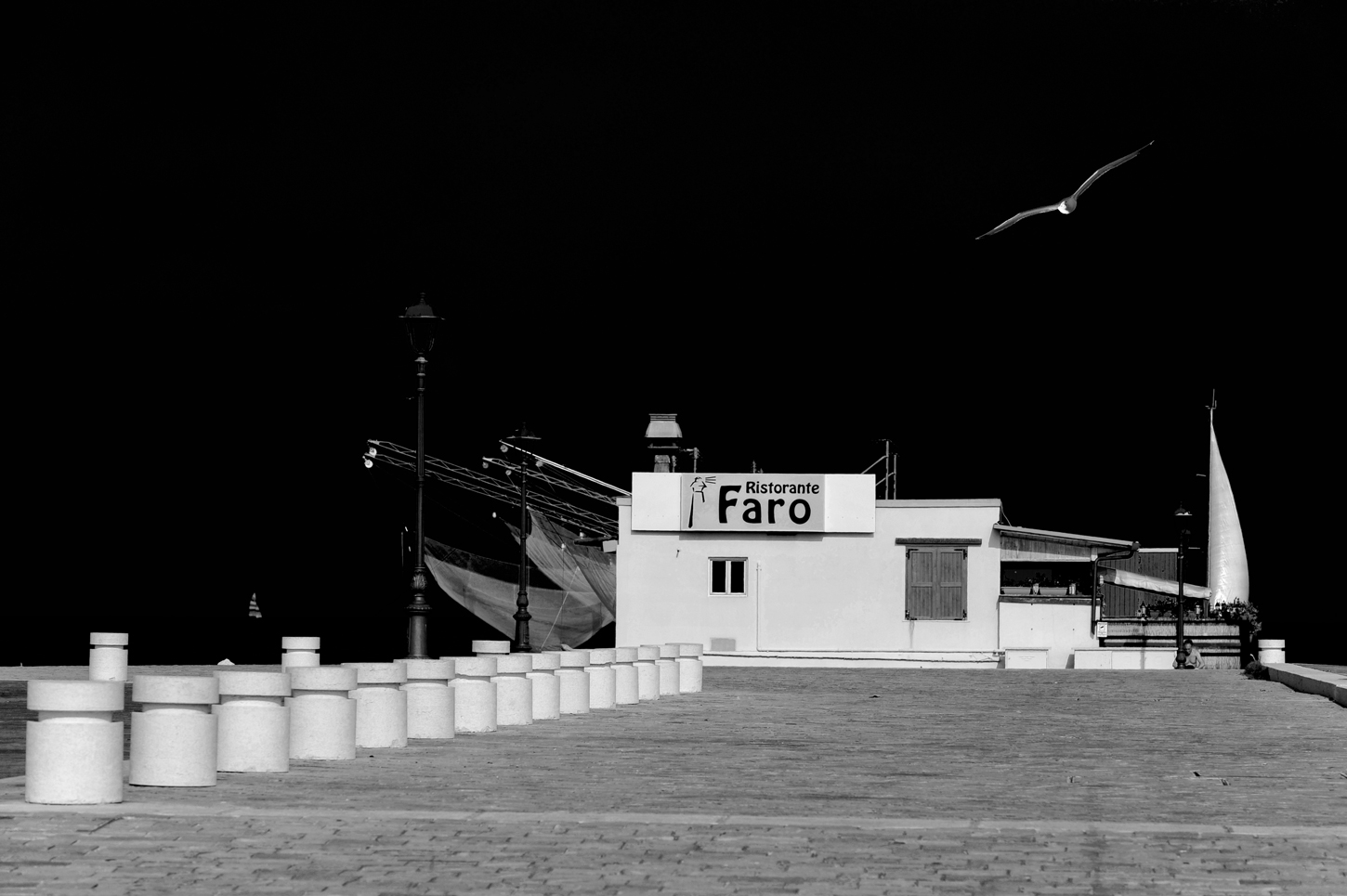 B&W.   Cesenatico porto canale.