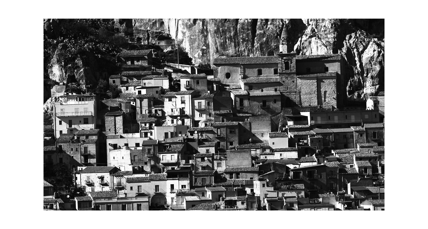 ...paesi della Sicilia...B&W.