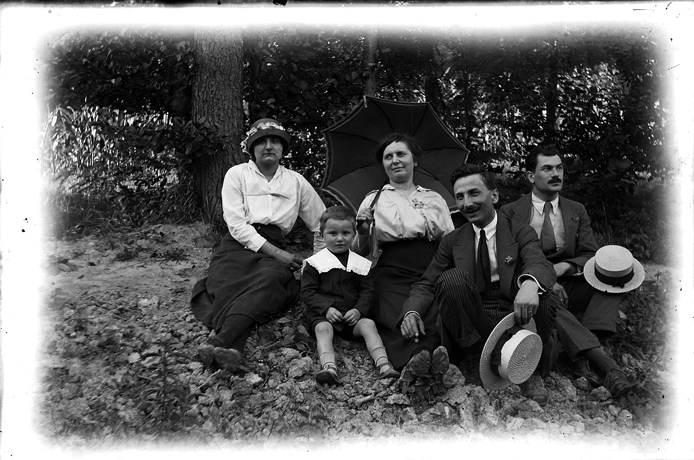 Foto ricordo - Correva l'anno 1913 o gi� di li