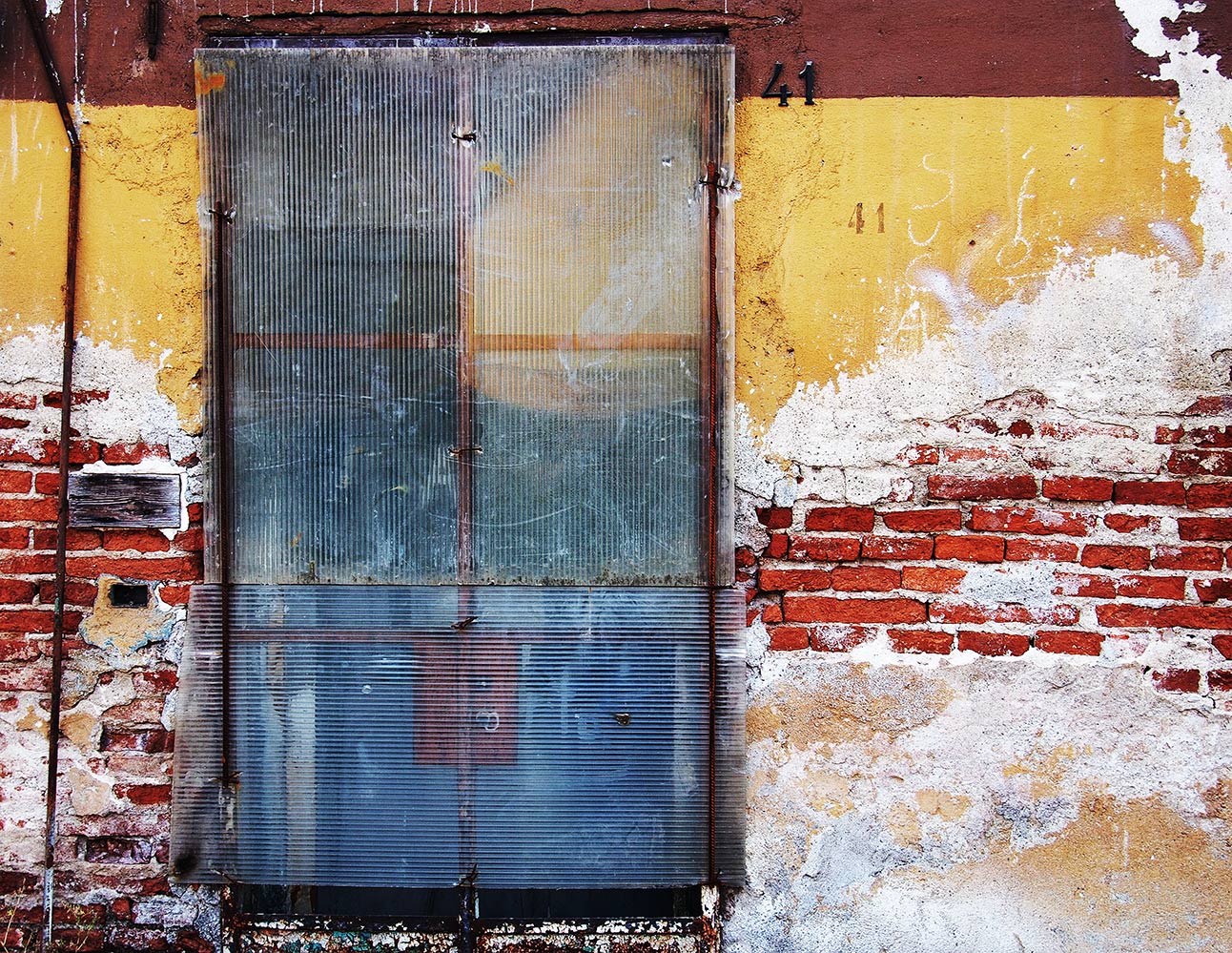 Vecchio muro con abbandono