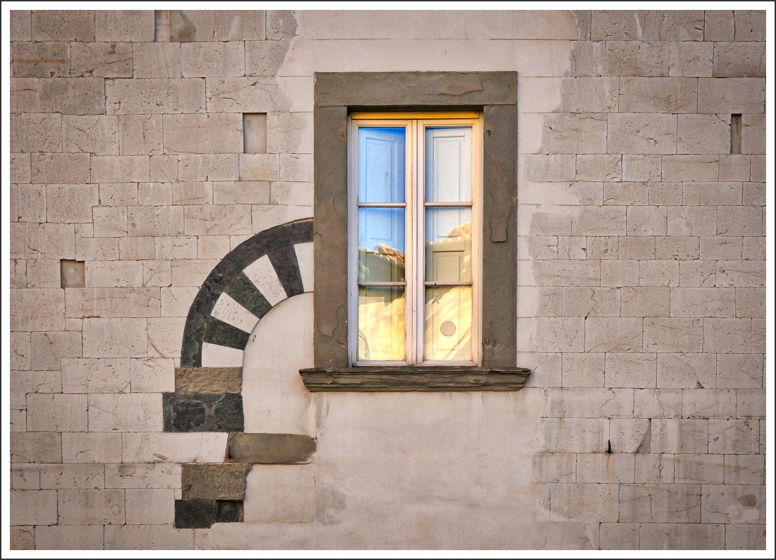 finestra con mezzo arco