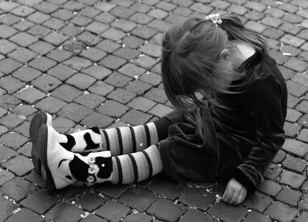 coriandoli in mezzo ai sampietrini